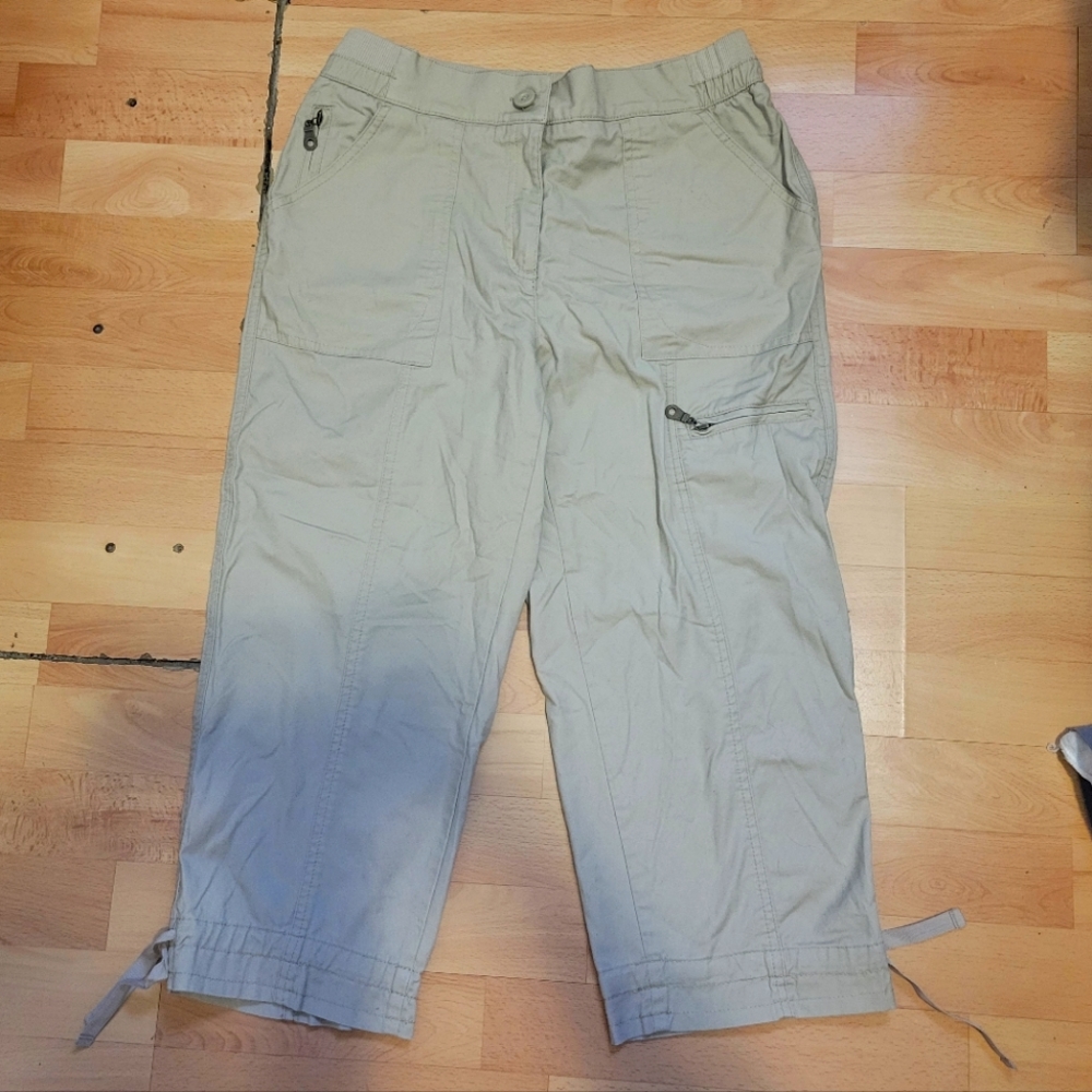 Alia size 8 khaki capris